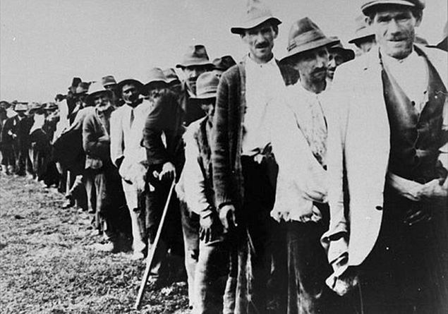 21rom-deportati-da-kozare-a-jasenovac-lager-croati---luglio-1942_1225840